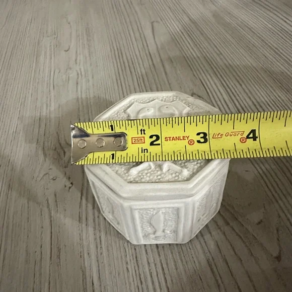 Jonathan Adler White Ceramic Box - Picture 6 of 9